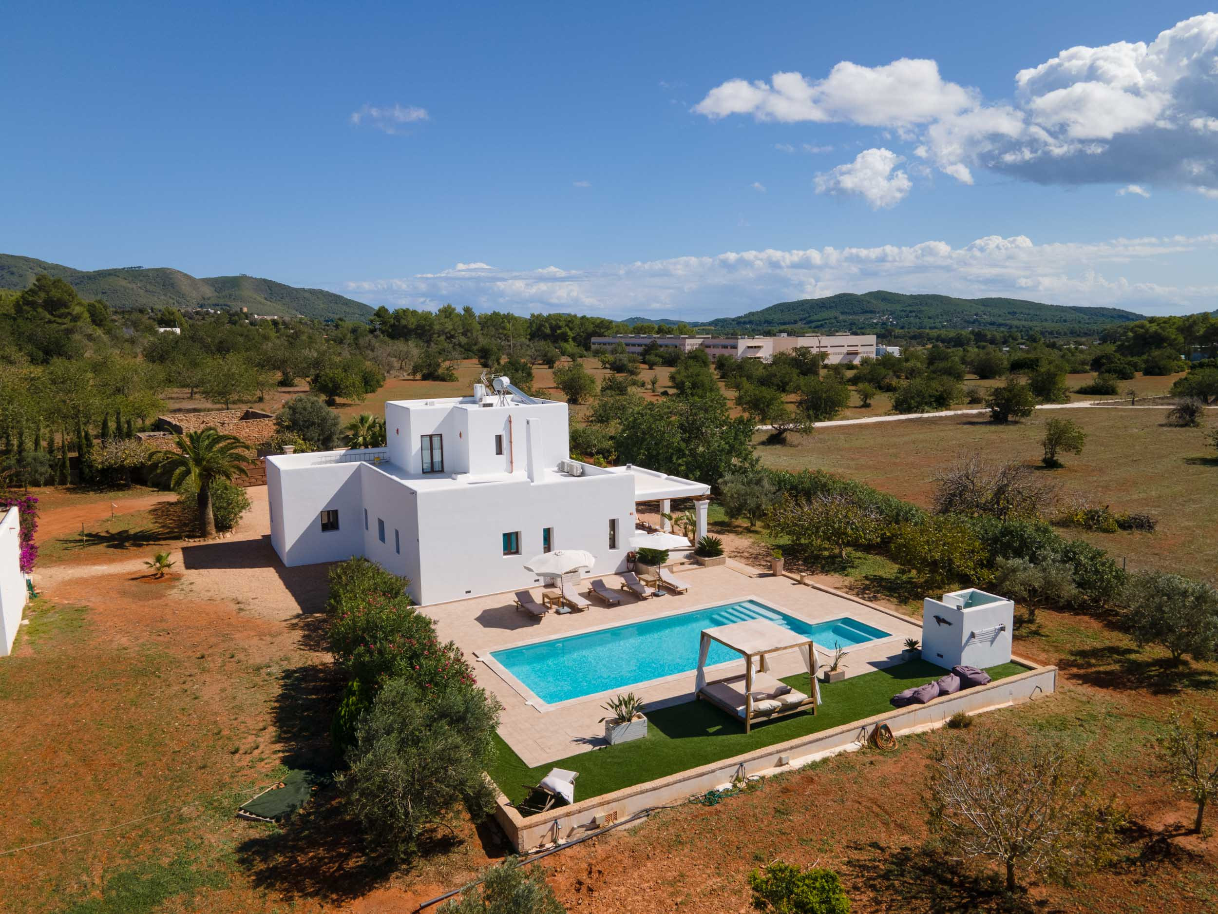 Außenbereich der Villa Can Lloren auf Ibiza