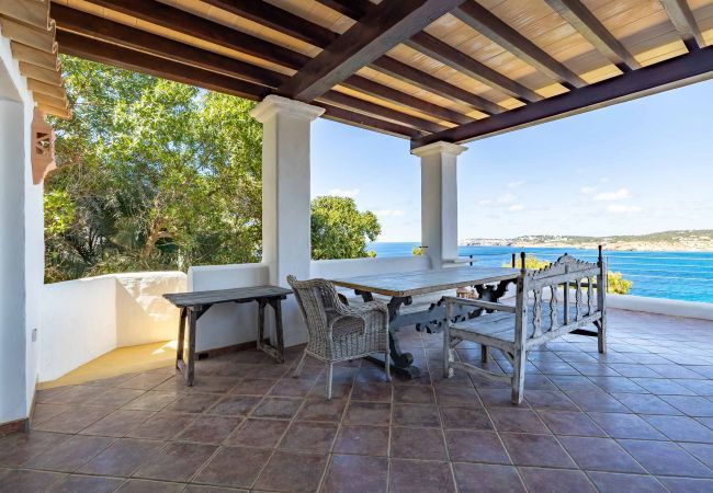 Blick auf die Cala Molí neben dieser Villa Cala Vera