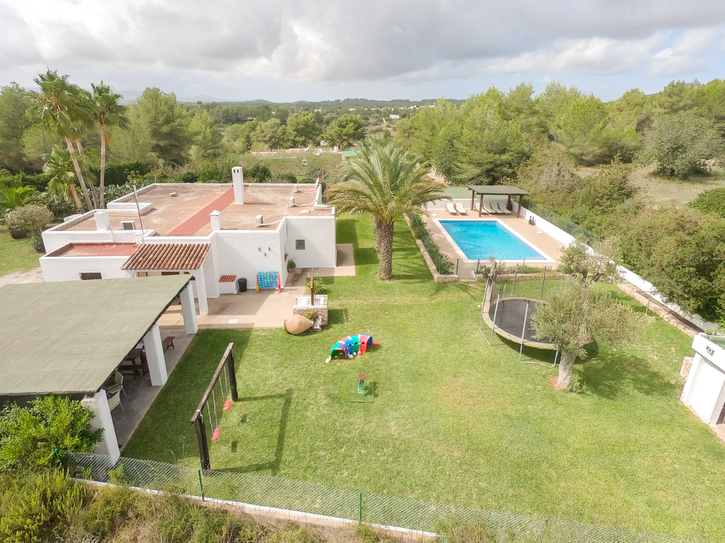 Espectacular villa en el interior de Ibiza, vistas aéreas de Casa Gertrudis