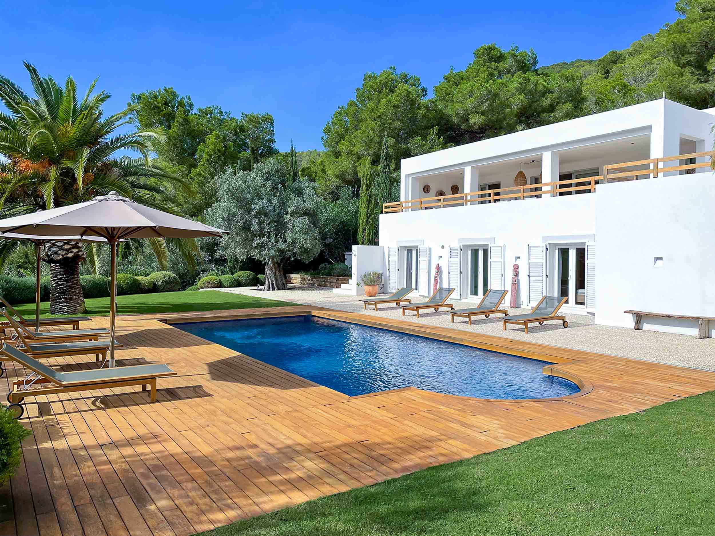 villa Amantiga de Ibiza con piscina y jardín