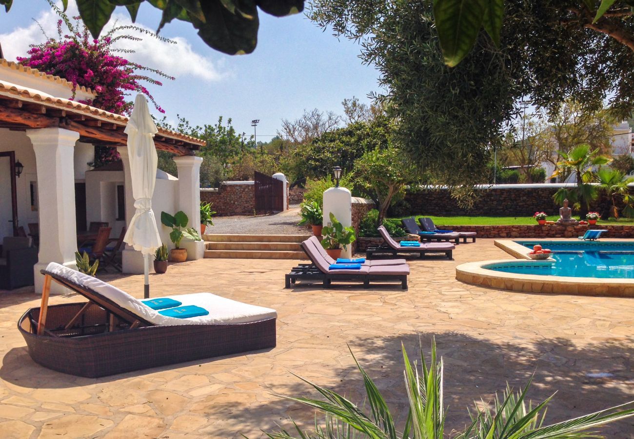 Piscina privada y terraza Las Dalias en Ibiza