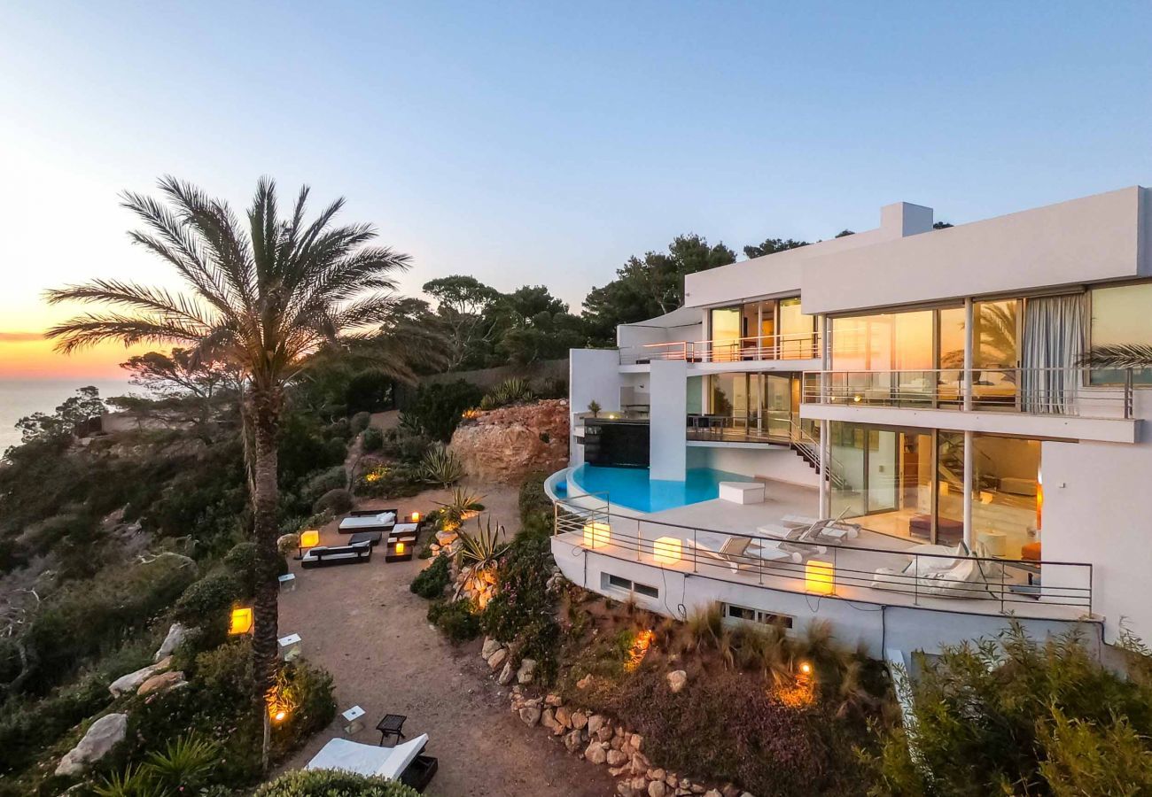 Espectaculares vistas de la Villa Vadella en Ibiza