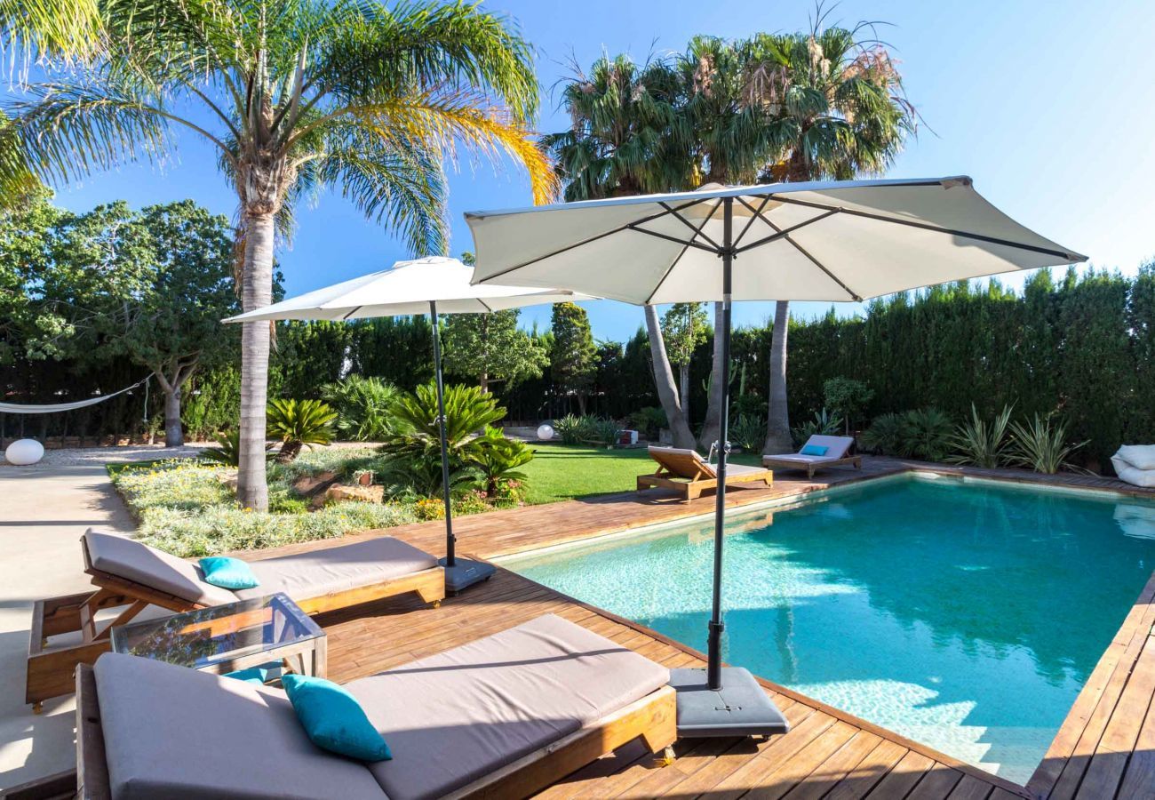 Vista de la piscina en la villa Can Cool, Ibiza | Eivillas