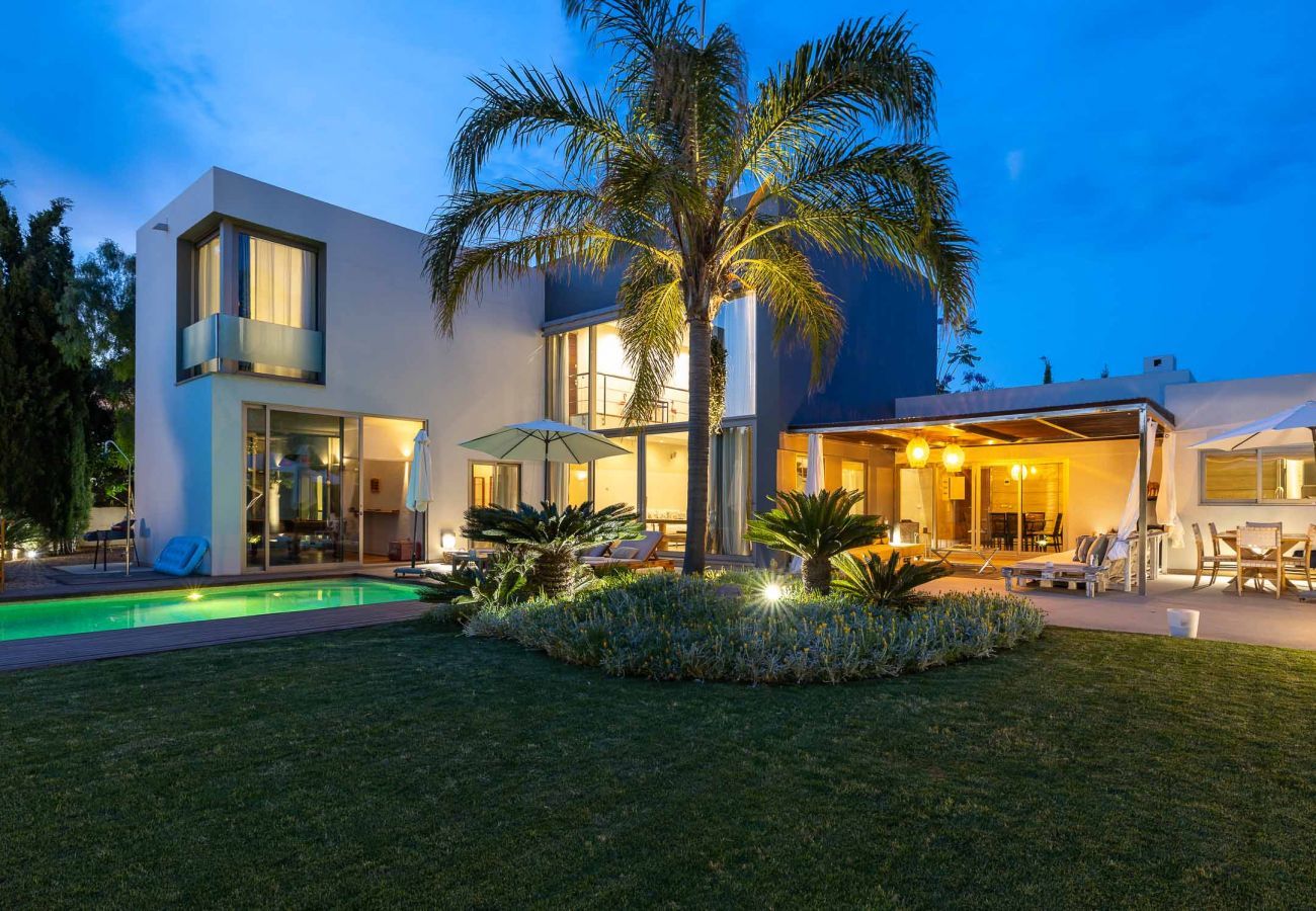 Vista panorámica de la villa Can Cool en Ibiza | Eivillas