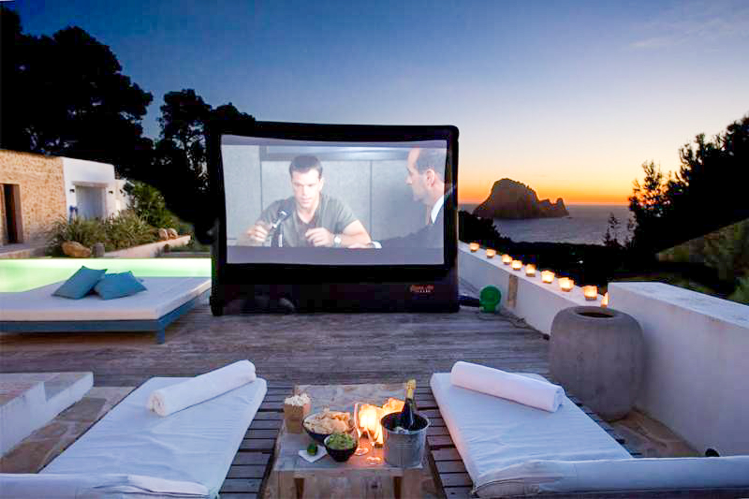 Cinéma à domicile avec vue sur la plage d'Ibiza