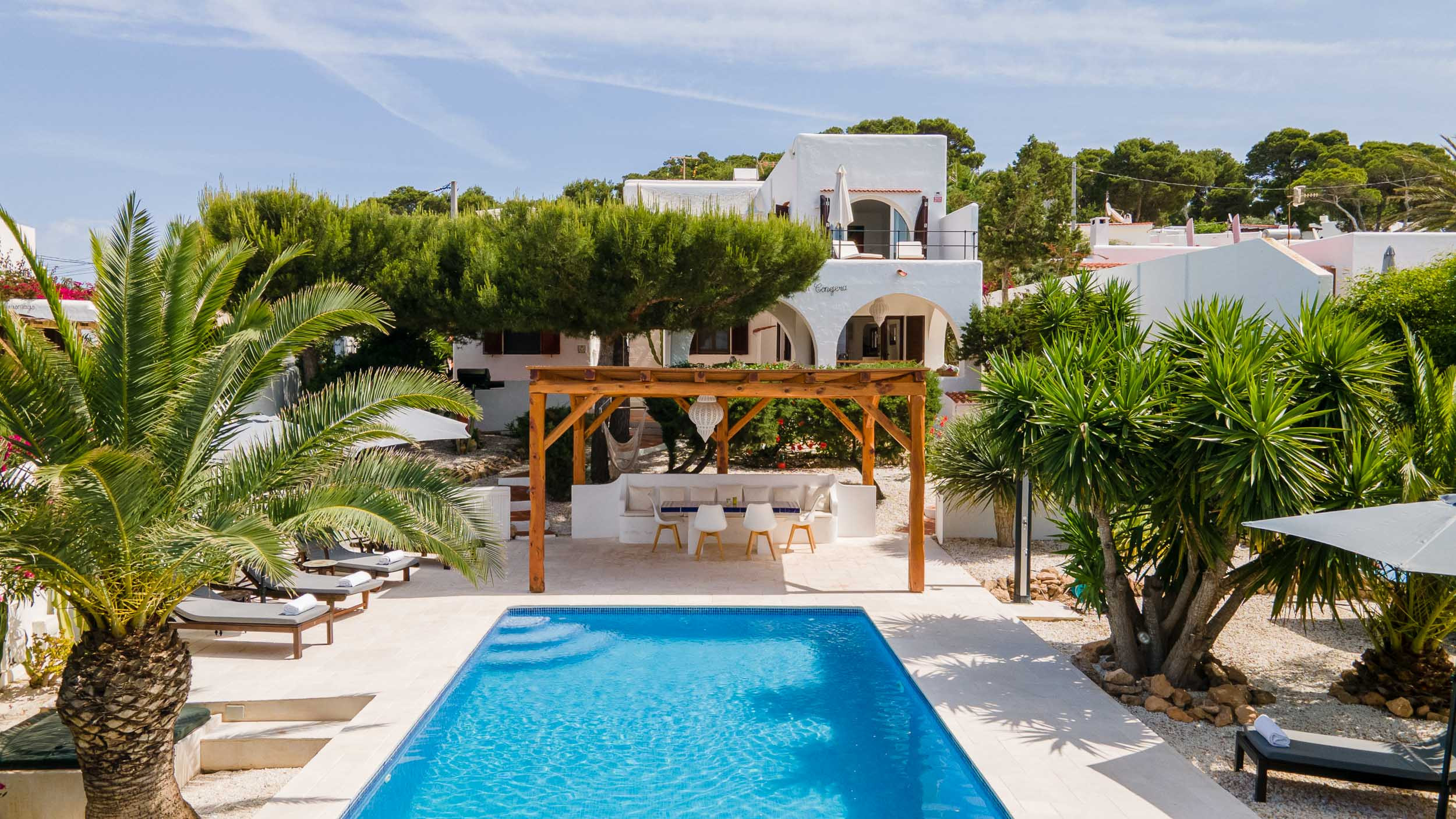 Jardin et piscine privée de la Villa Es Vedra à Sant Josep