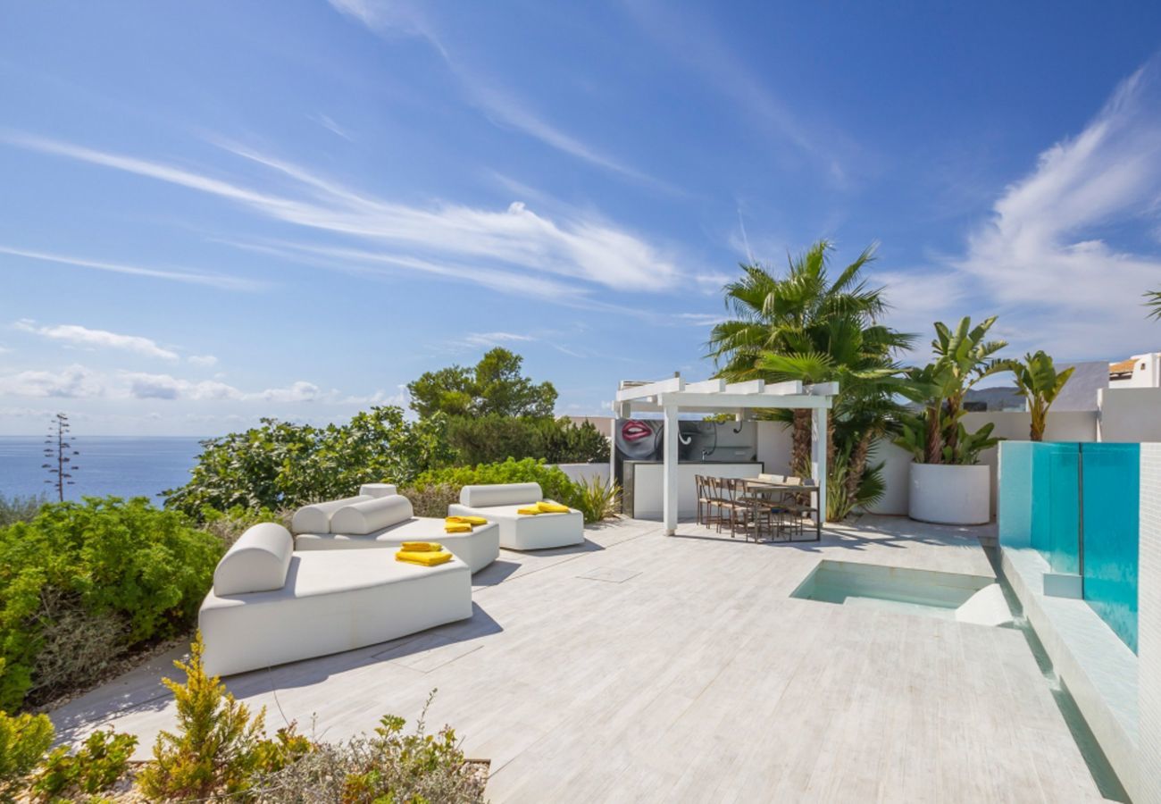 Vues incroyables depuis la terrasse de la villa Bora, un hébergement de luxe à Sant Josep de Sa Talaia