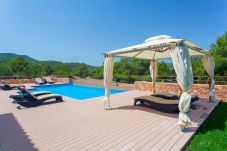 Terrace of Casa Fenix to sunbathe and enjoy its natural surroundings.