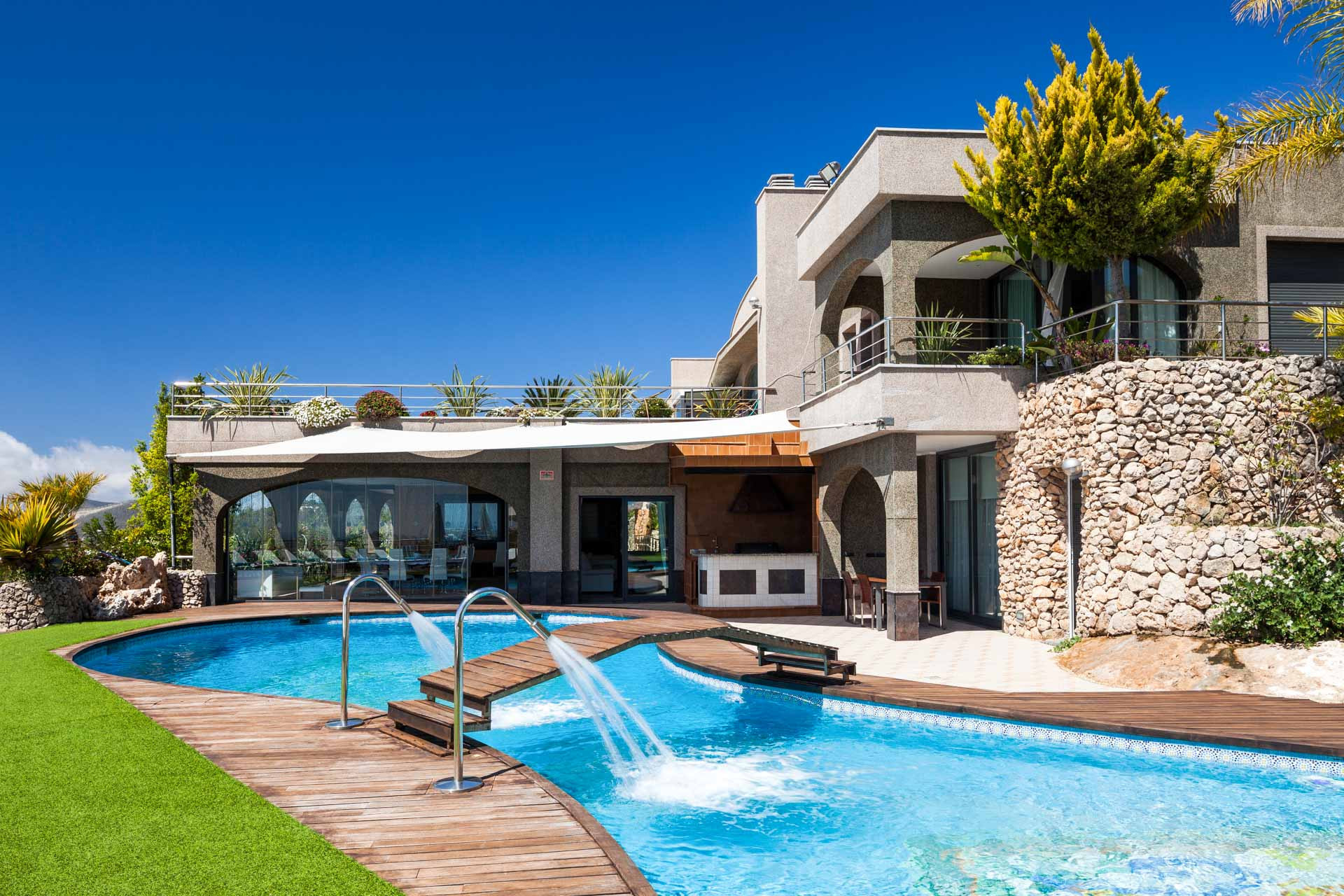 Views of the exterior of the holiday villa Fuente de Ibiza