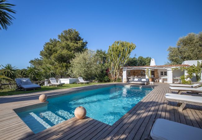 Private pool and garden at the Can Love villa