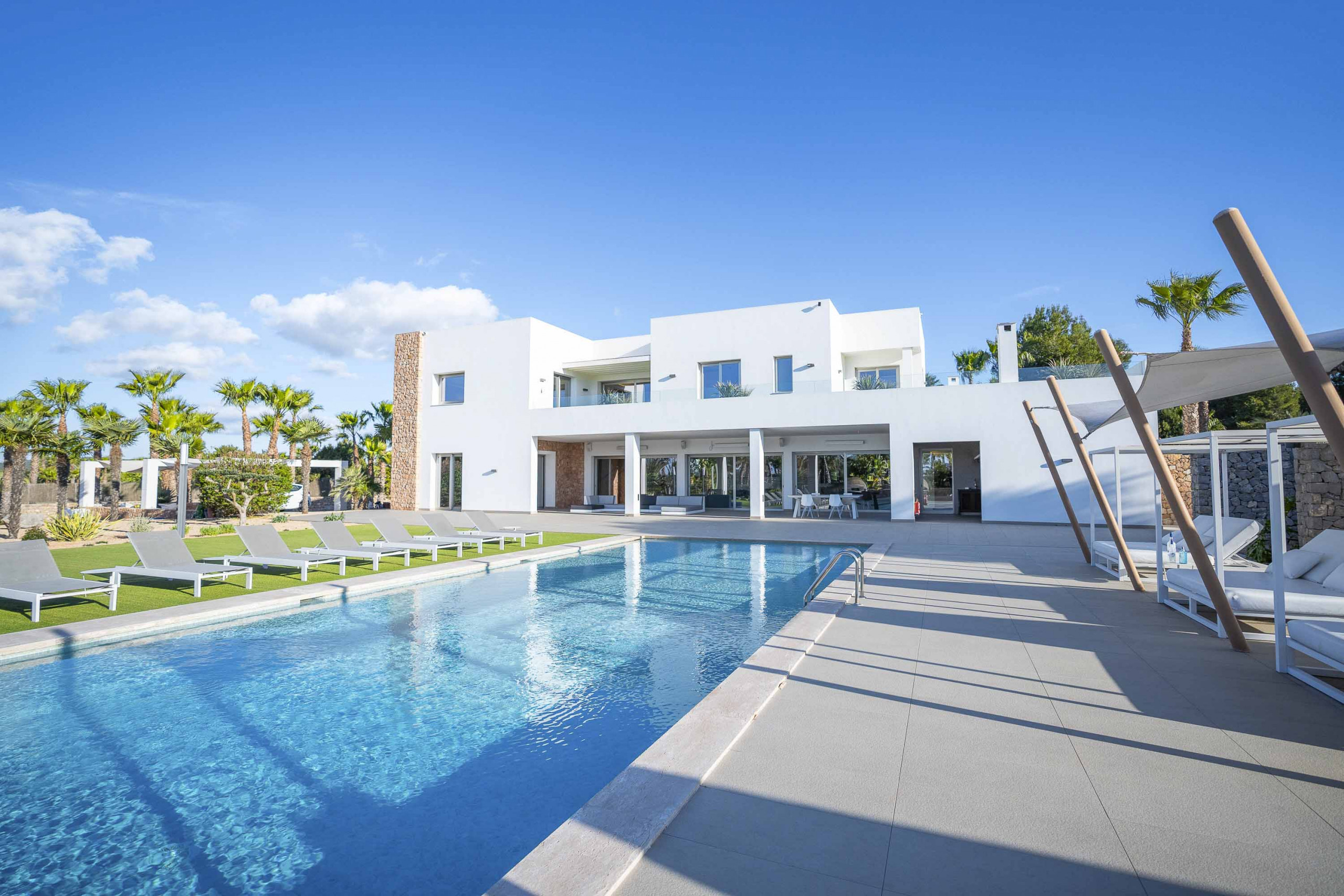 Spacious pool and exterior of the luxury house in Jesús Ibiza