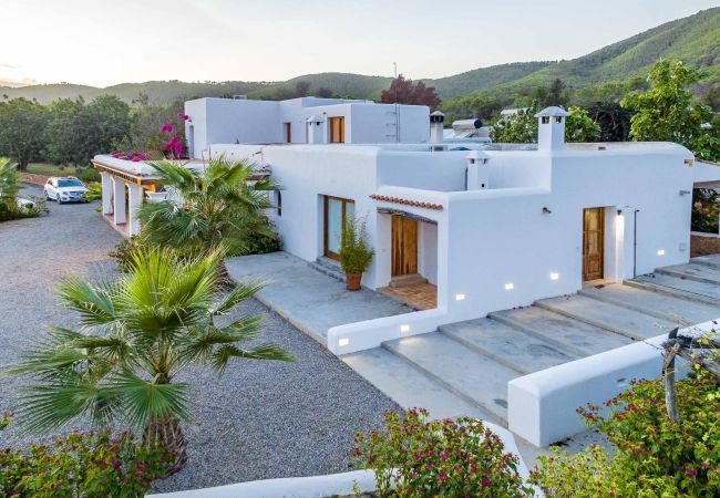 Cottage in San Carlos/ Sant Carles de Peralta - CAN WHITE