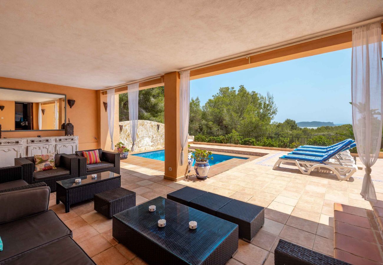Elegant porch of Casa Capricho in Ibiza, perfect for relaxing | Eivillas