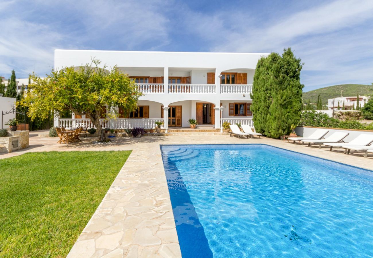 Pool and exterior of Villa Relax in Ibiza