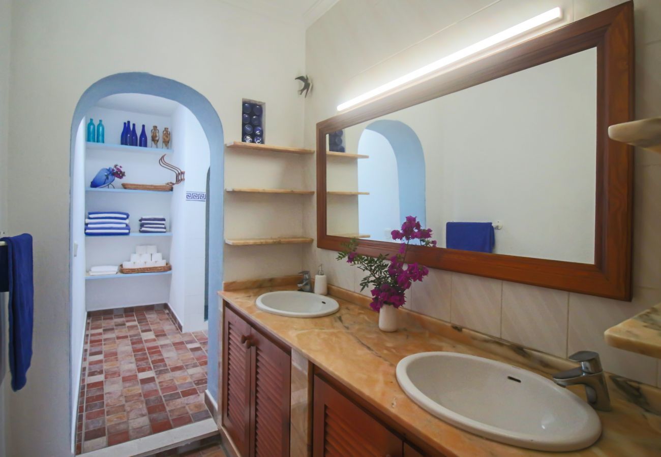 Cottage in Santa Gertrudis - CASA GERTRUDIS