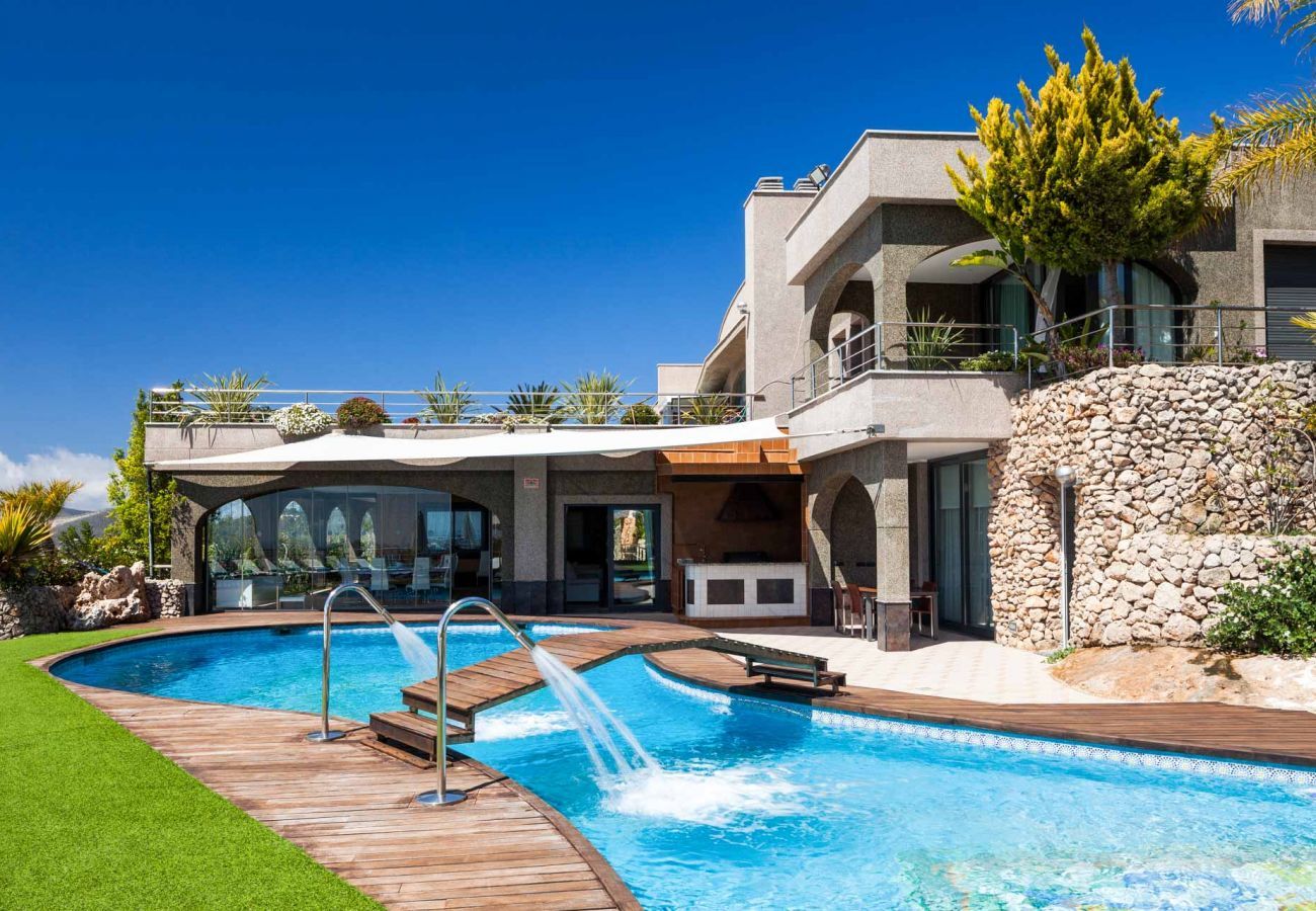 Views of the exterior of the holiday villa Fuente de Ibiza