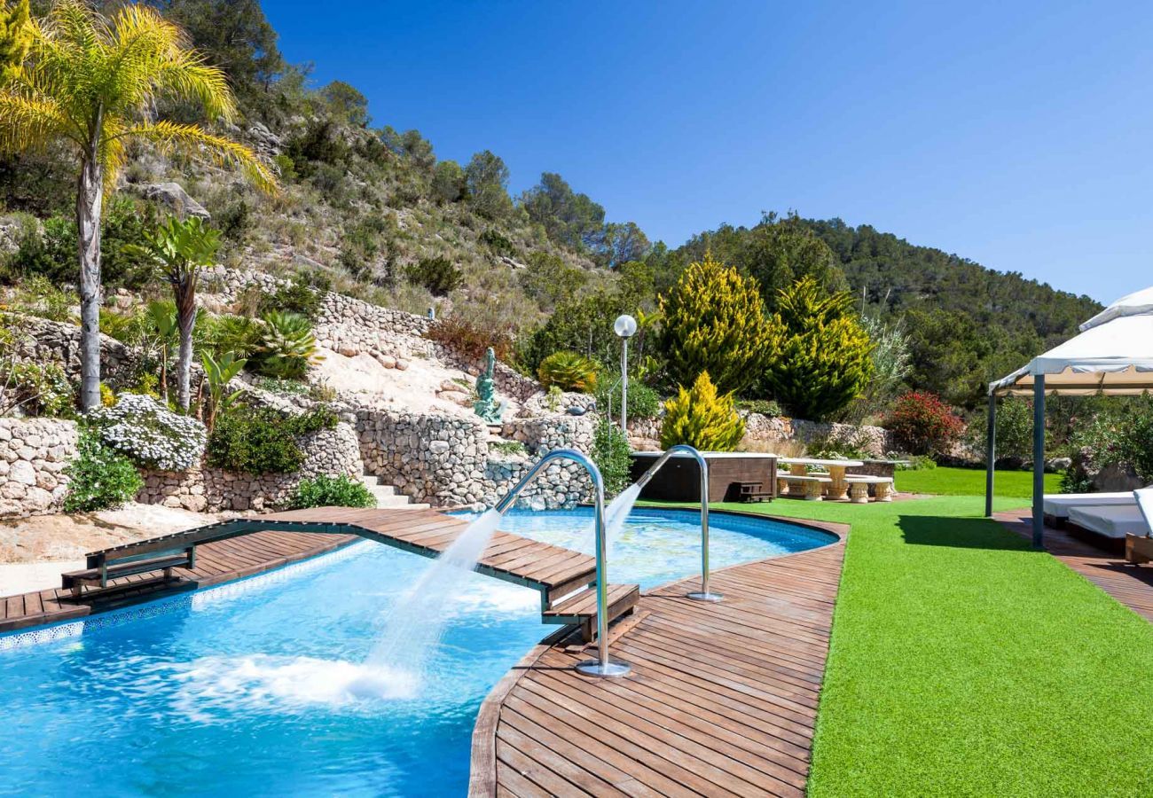 Private garden of the holiday villa Fontaluxe