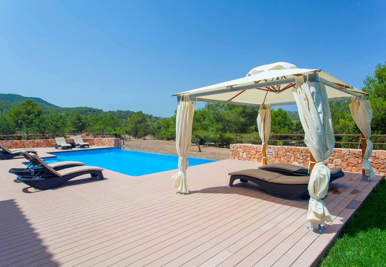 Terrace of Casa Fenix to sunbathe and enjoy its natural surroundings.