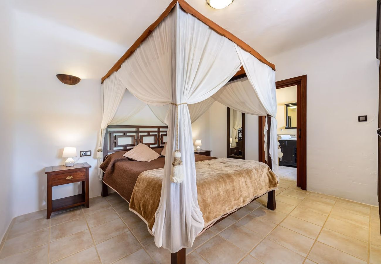 Country house in Santa Eulalia des Riu - CAN COSMI