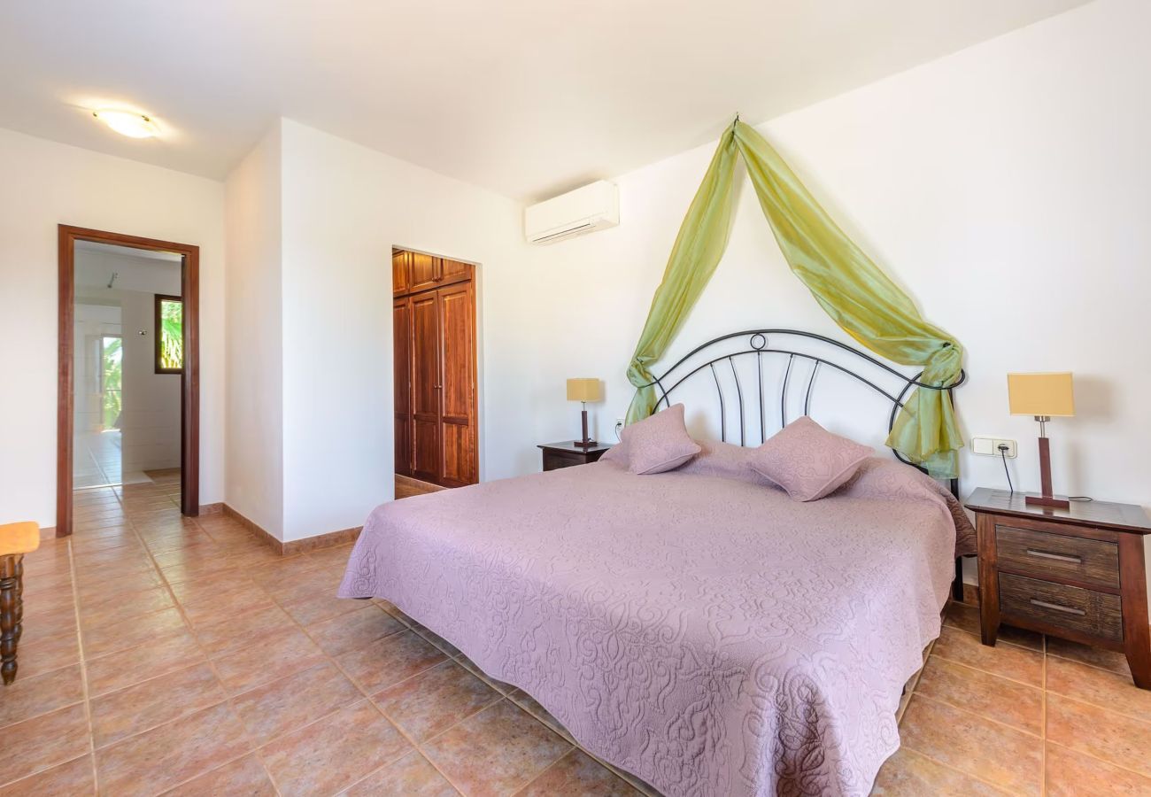 Country house in Santa Eulalia des Riu - CAN COSMI