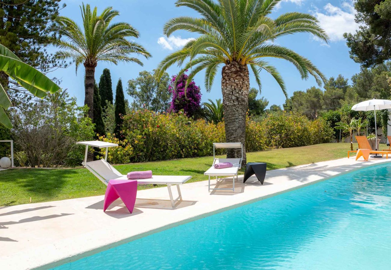 Photograph of the pool and garden area of Villa Bee Gees