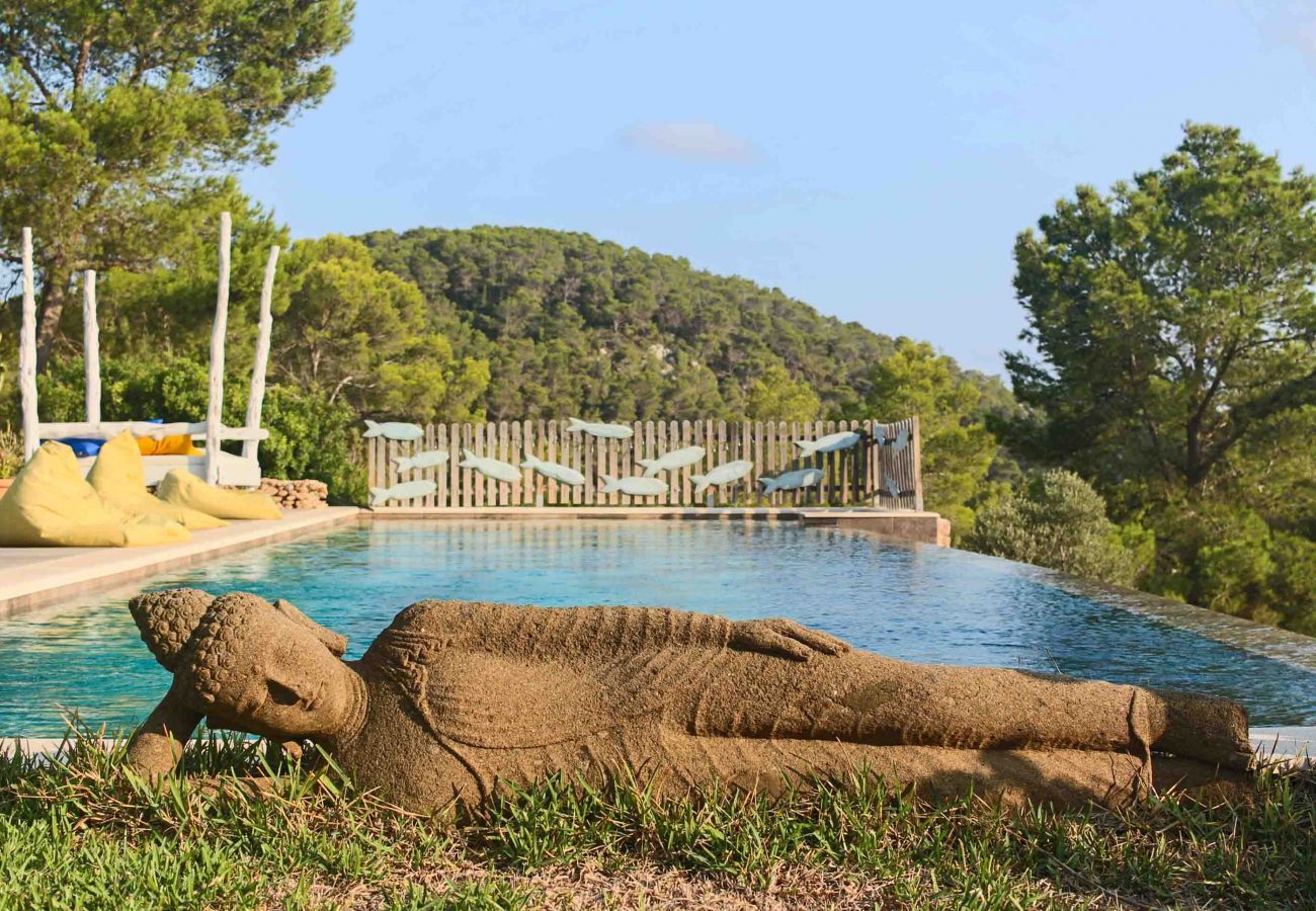 Villa Sarahmuk's private pool and natural surroundings