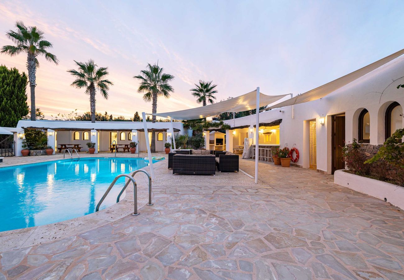 Casa Cova is a large villa with several exterior rooms, to accommodate big groups visiting Ibiza