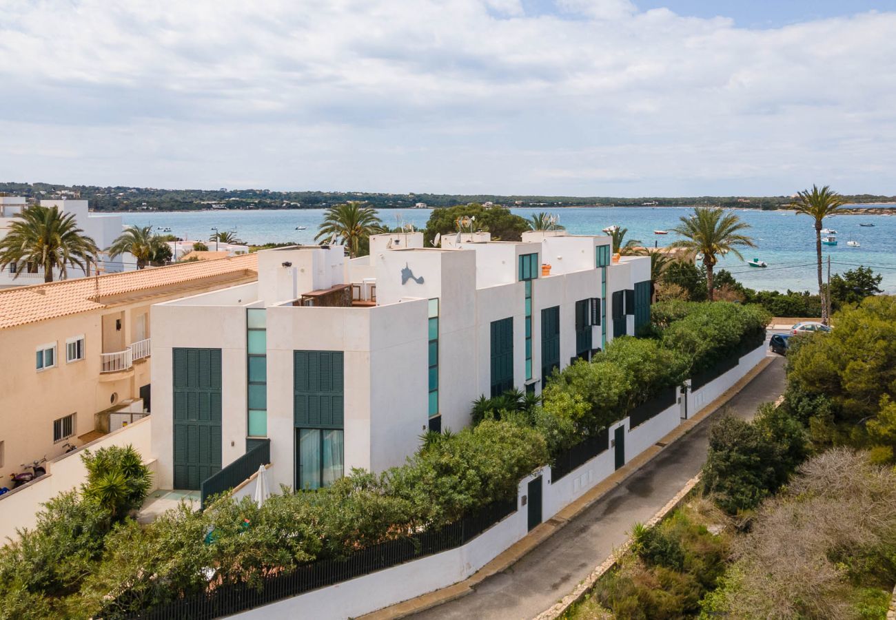 views of the exterior of the flat in Puerto de la Savina in Formentera