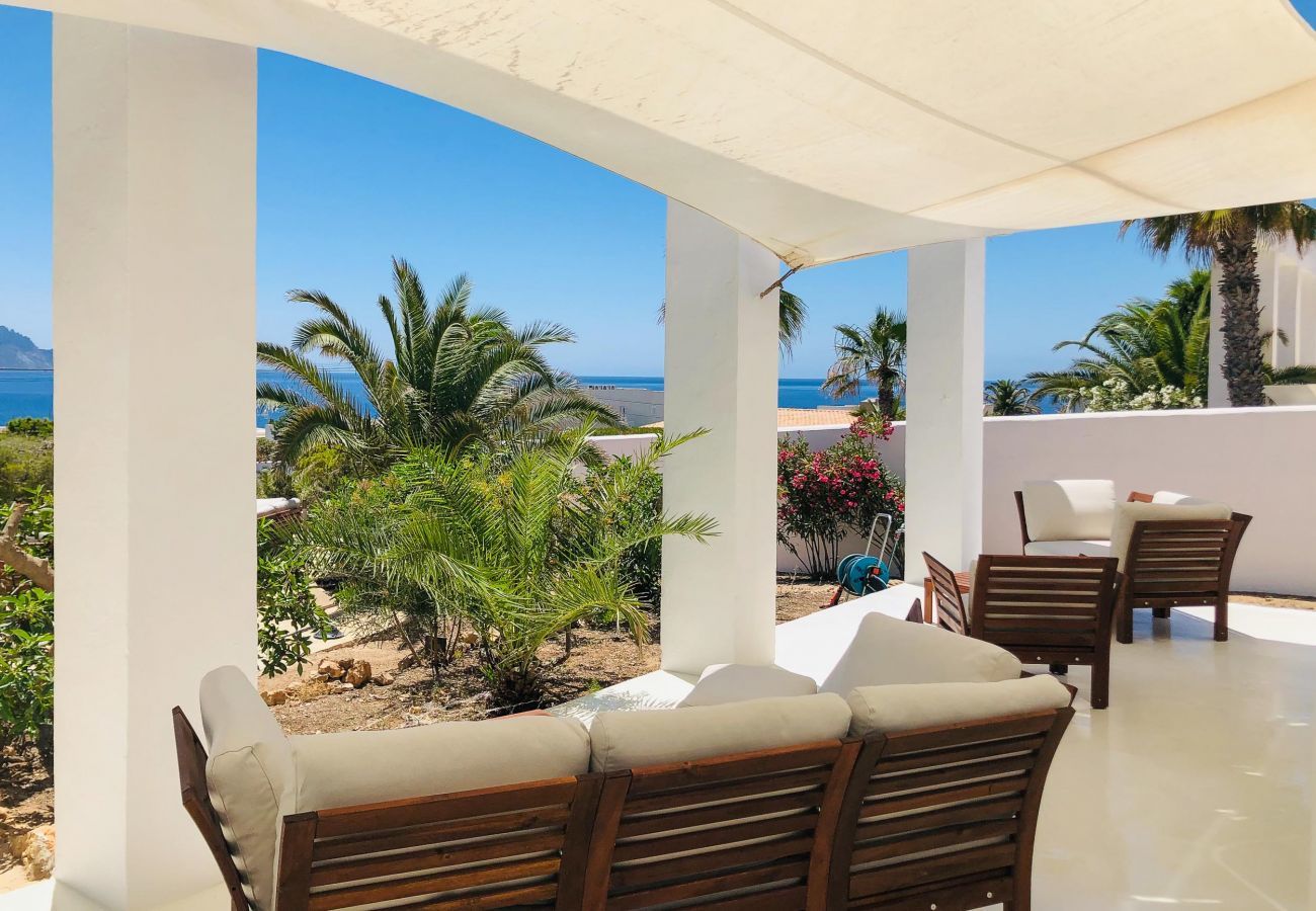 Covered terrace with views to Cala Conta