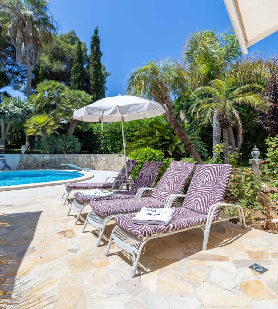 Private pool villas collection | Eivillas.com
