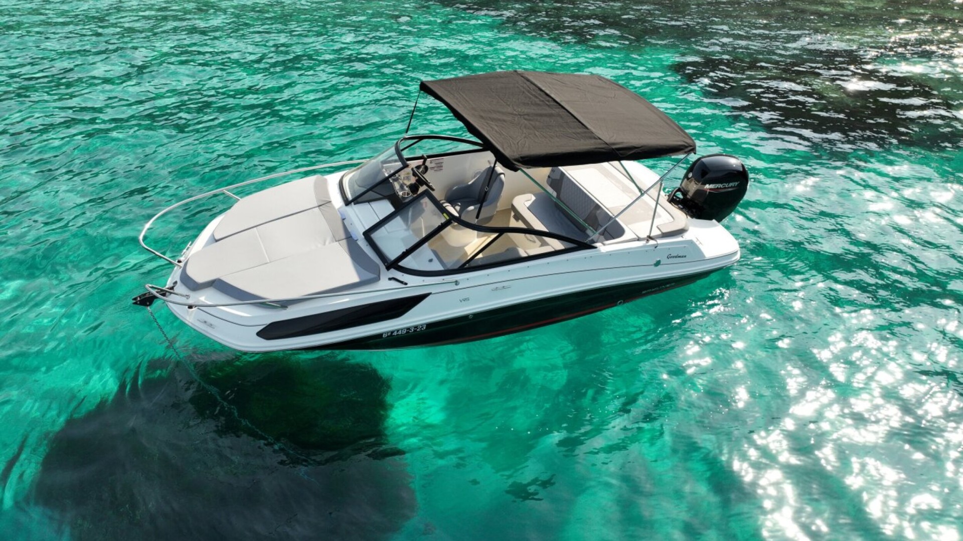 Bayliner VR5 CUDDY 1