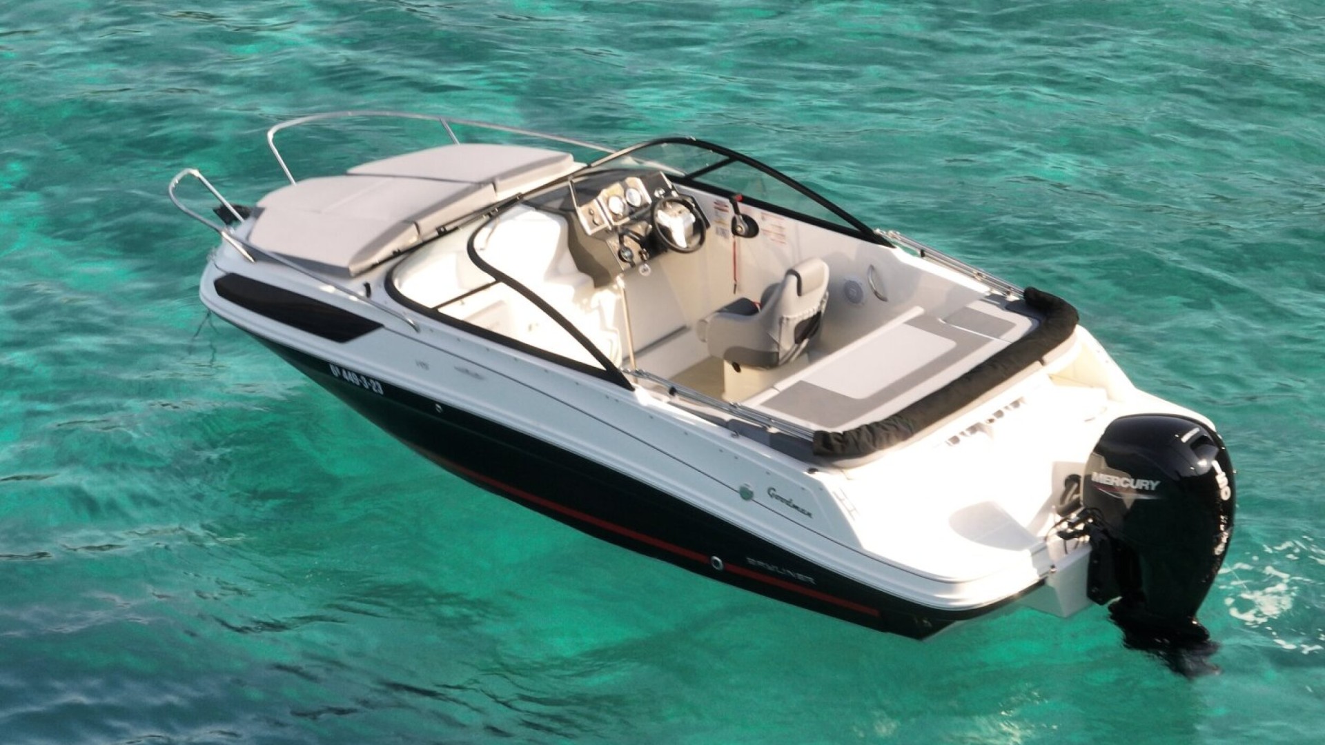 Bayliner VR5 CUDDY 3