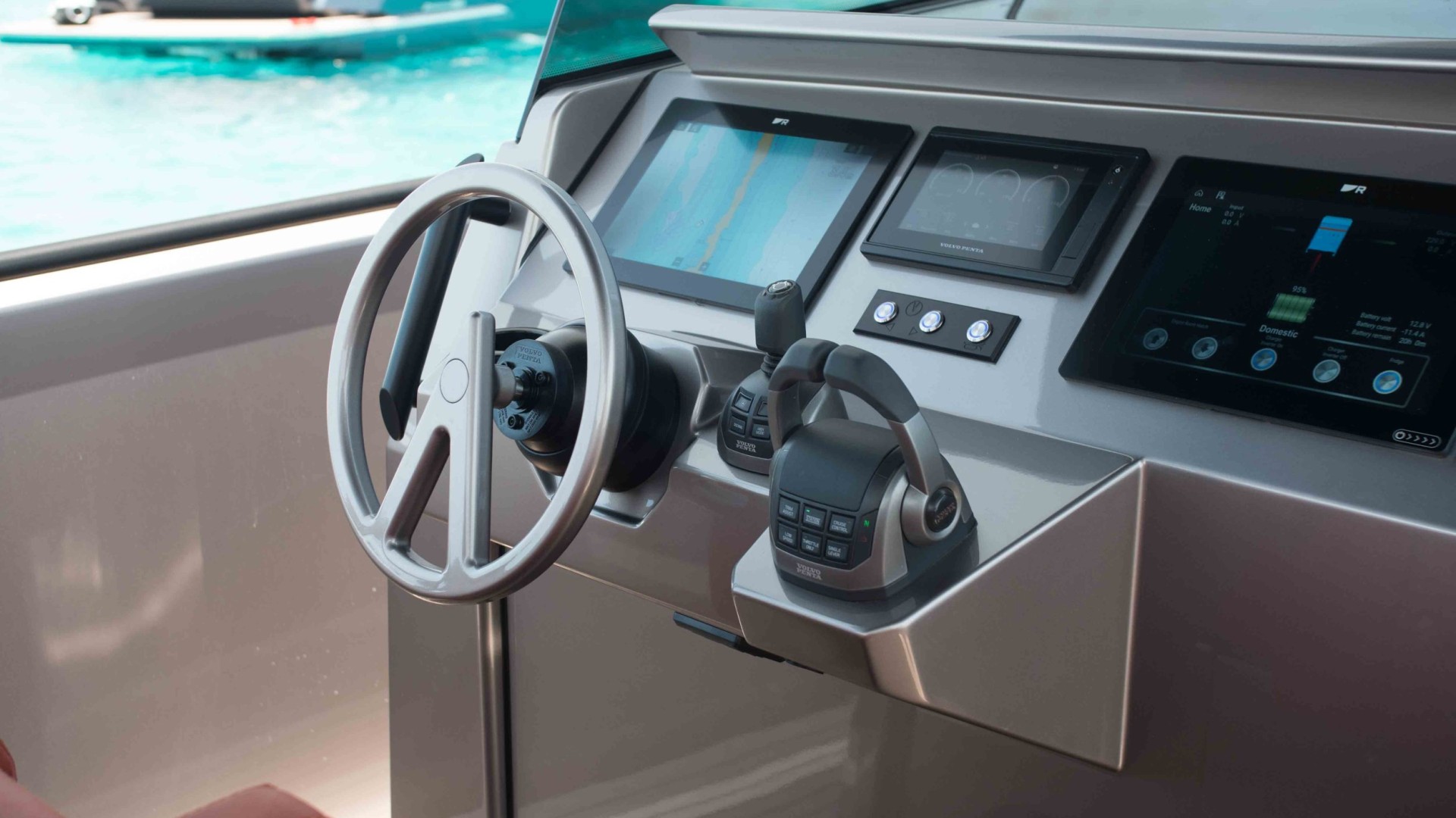 Vanquish VQ40 CAJA TRES 3