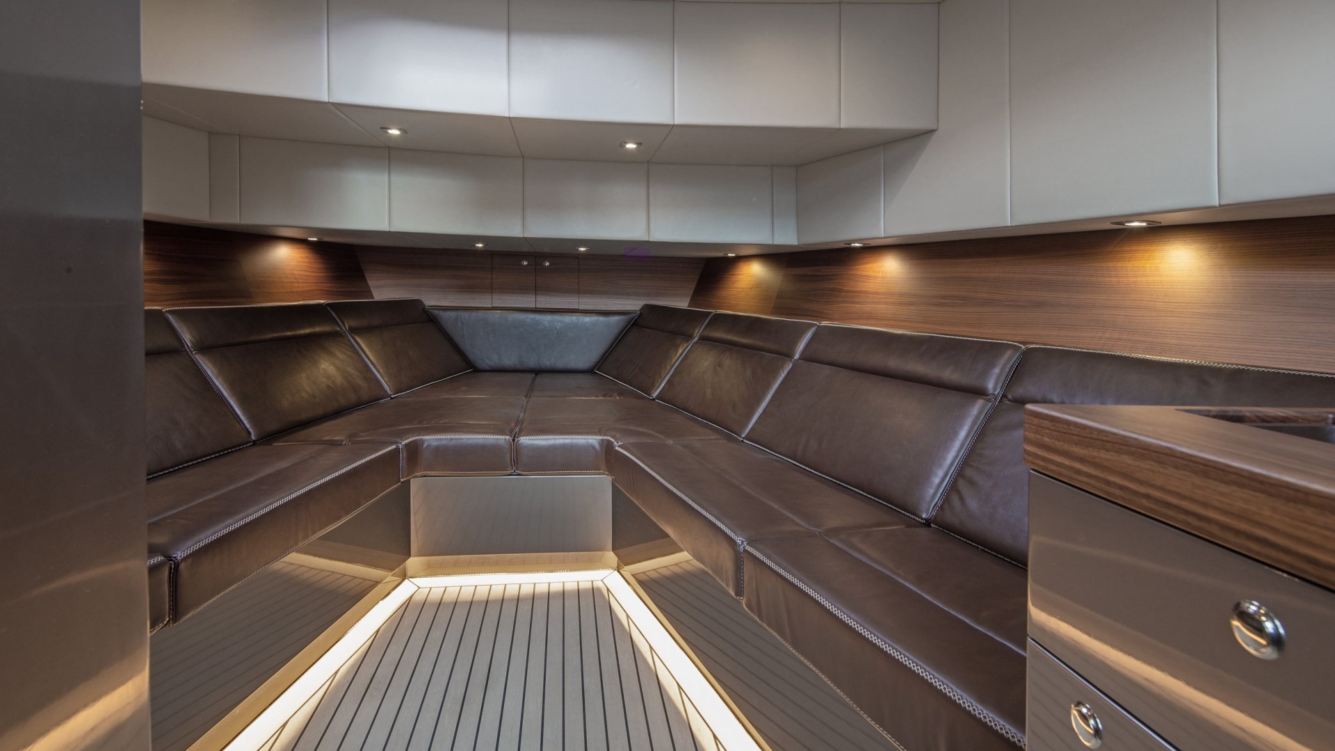 Vanquish VQ52 CASA ATLANTIS 2