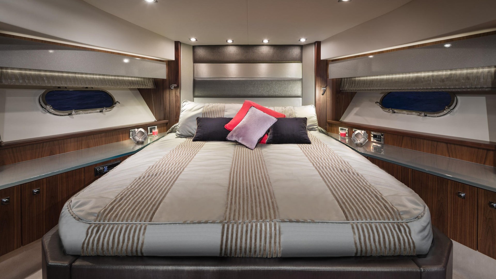 Sunseeker PREDATOR 74 BLACK JAX 3