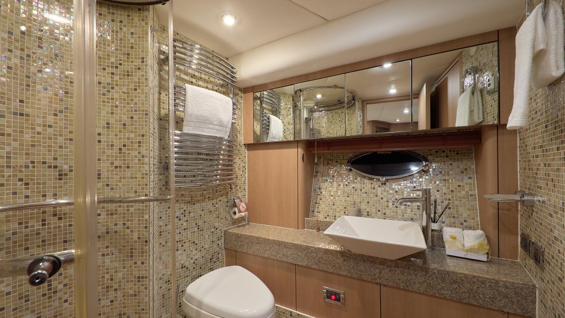 Sunseeker PREDATOR 72 NUMBER 9 3