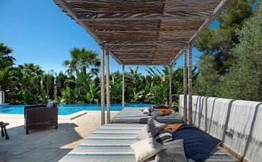 Cozy chill-out space with outdoor seating