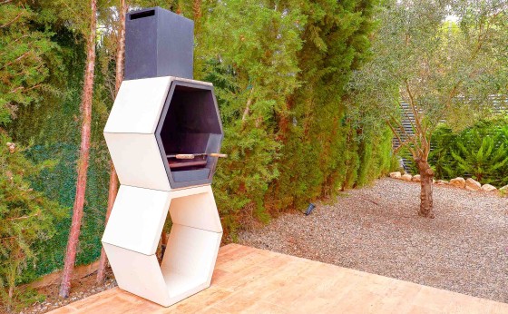 Barbecue au design exclusif à la Villa Lui, idéale pour des moments inoubliables en plein air.