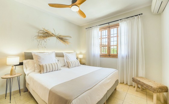 Dormitorio acogedor y elegante en Villa Verde – Eivillas