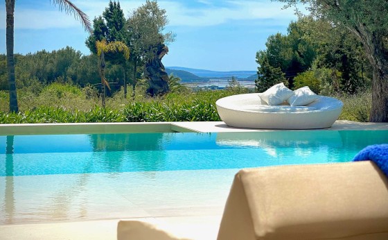 Piscina privada con vistas a las Salinas
