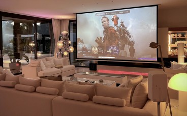 Palomitas y acción – Cine en casa con pantalla gigante