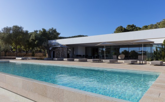 Can Rafalet porche y zona piscina