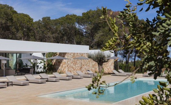 Can Rafalet porche y zona piscina
