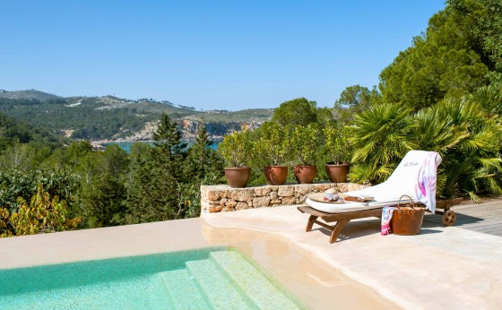 Casa la Vista poolside