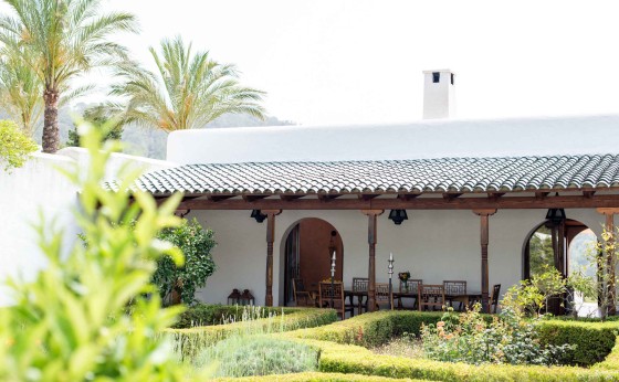 Casa la Vista view of covered dining area across courtyard garden