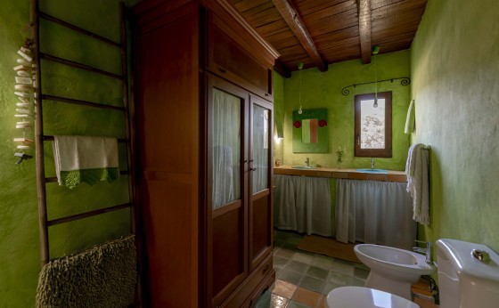 Bathroom-ensuitebedroom1