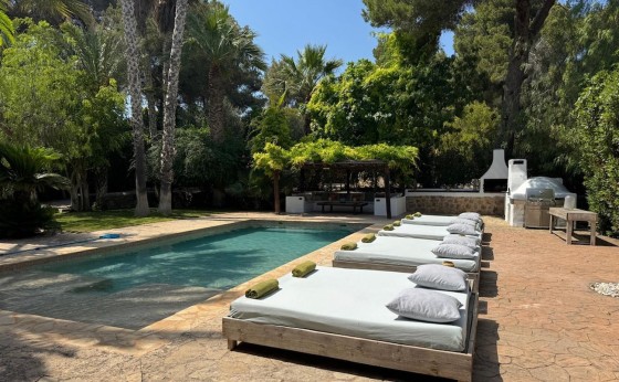 A0BED39D-87D8-406F-8054-B302A294EDFF_1_105_c