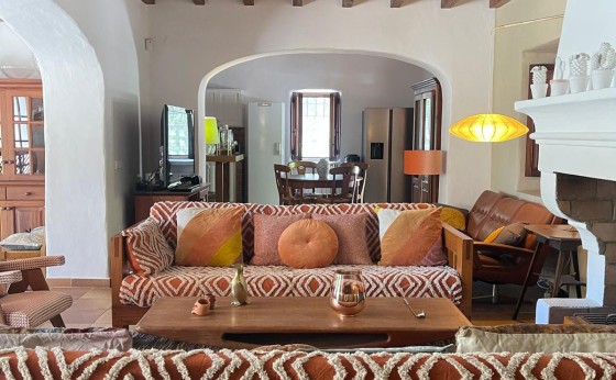 1C84B6B9-2B5B-43B8-9091-611E07867BC2