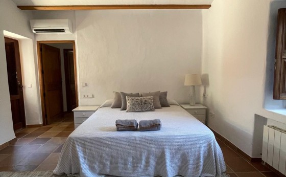 BAB6E703-EAB6-4CB0-B37E-D4D1F3035148