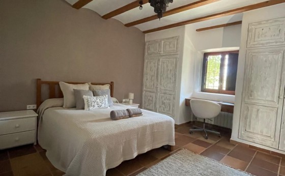 CD1E14D5-0060-4872-B524-75DEF4CD6B86